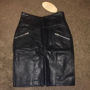 Size 6 skirt; still has tags.